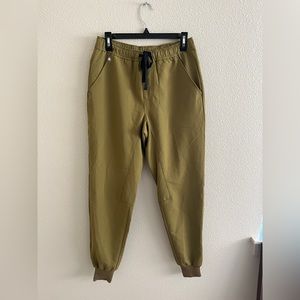 Figs men’s tansen joggers scrub pants martini Olive size small